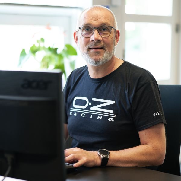 Medarbejder hos OZ Racing shop