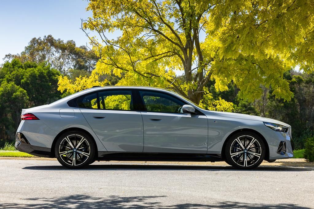 i5 Sedan 09/2023-
