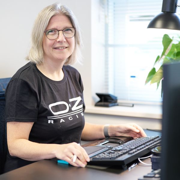 Medarbejder hos OZ Racing shop